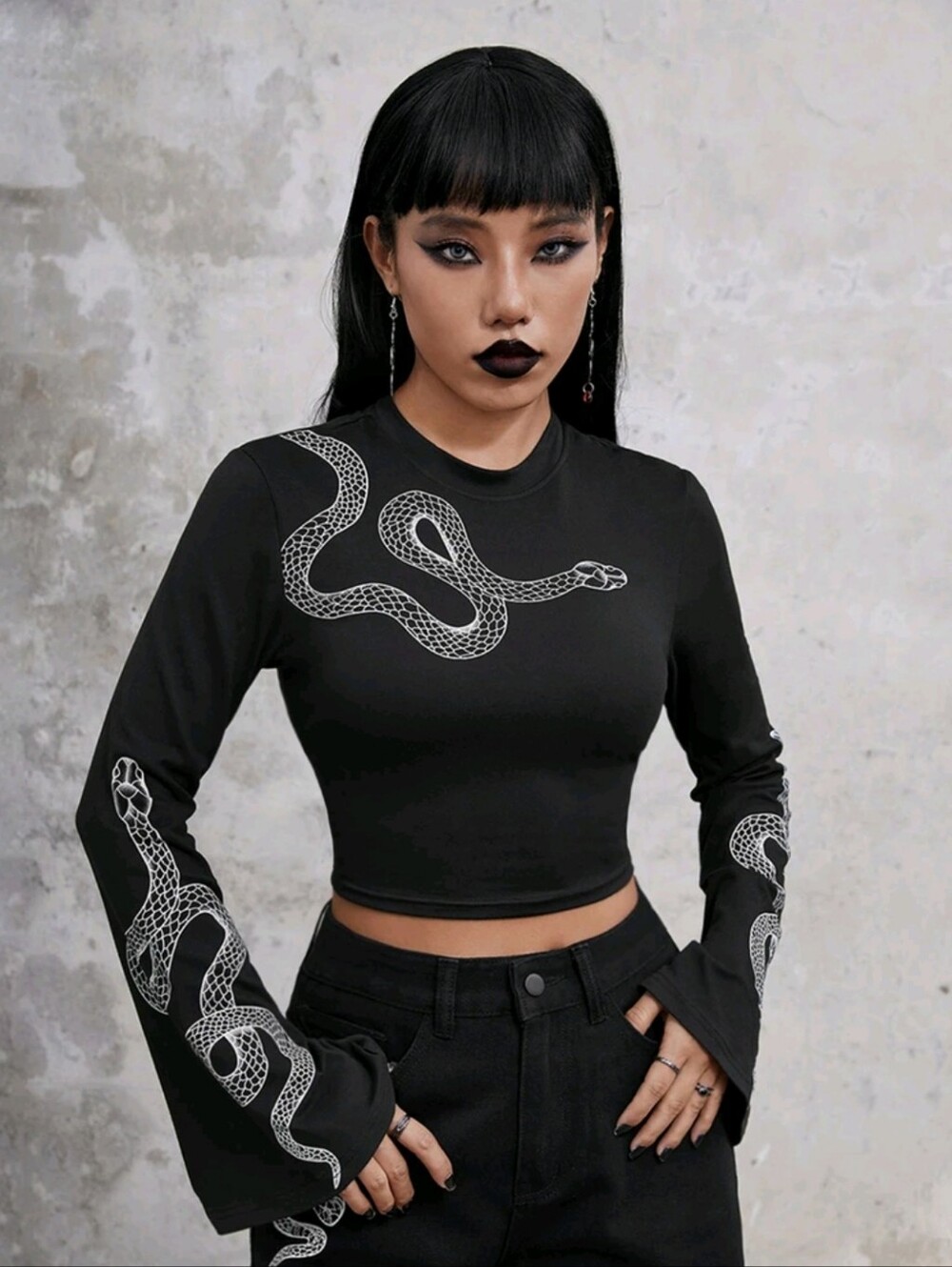 Black Snake Graphic Long-Sleeve Crop Top